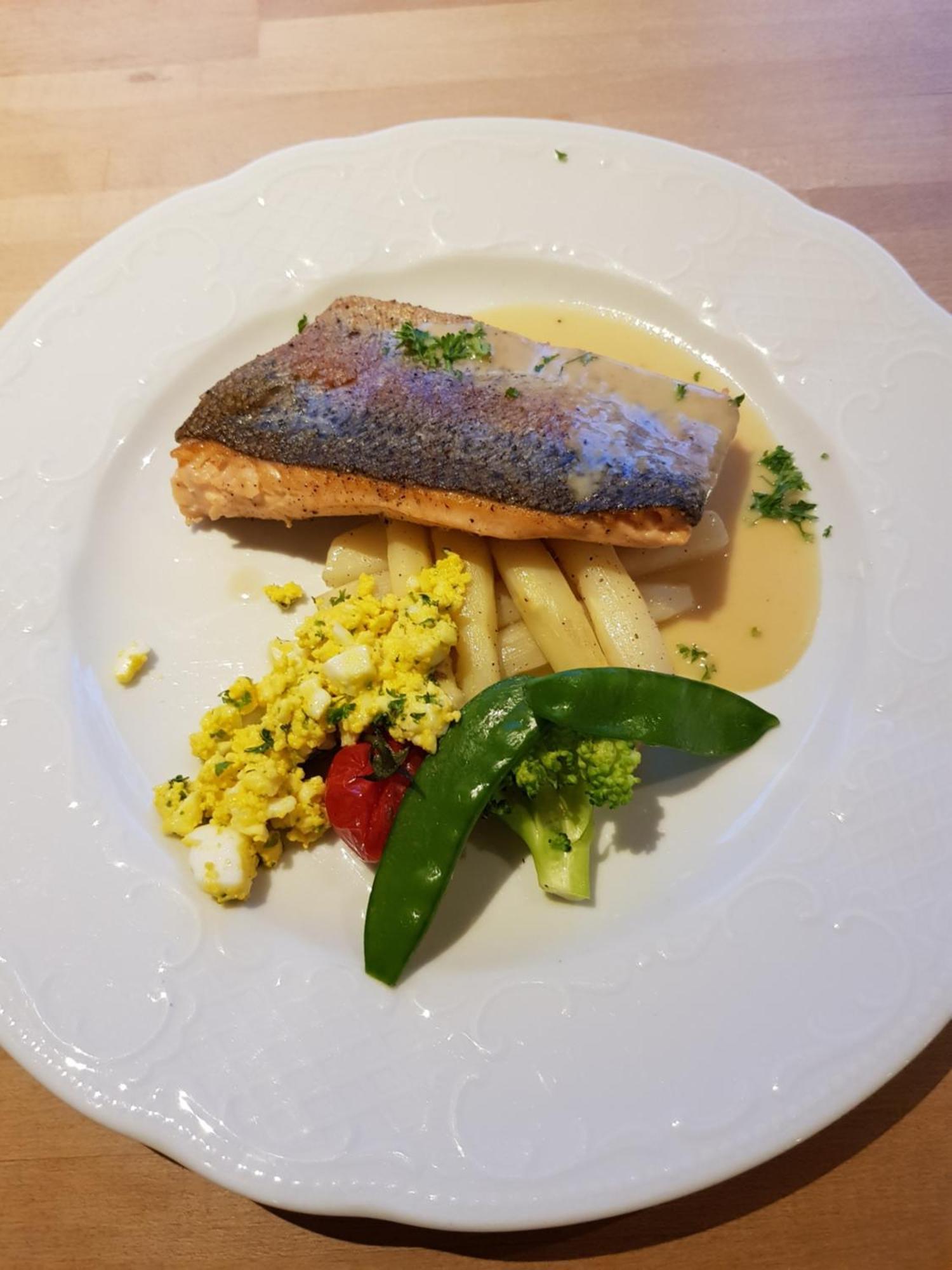Hotel Restaurant The Kings Head Inn フーレン エクステリア 写真